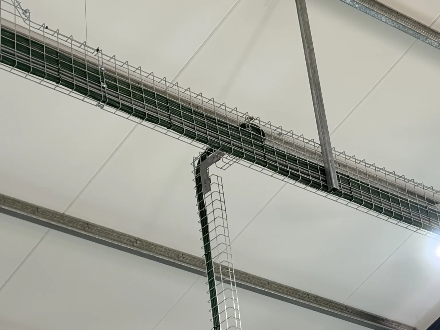 Vertical cable tray transition